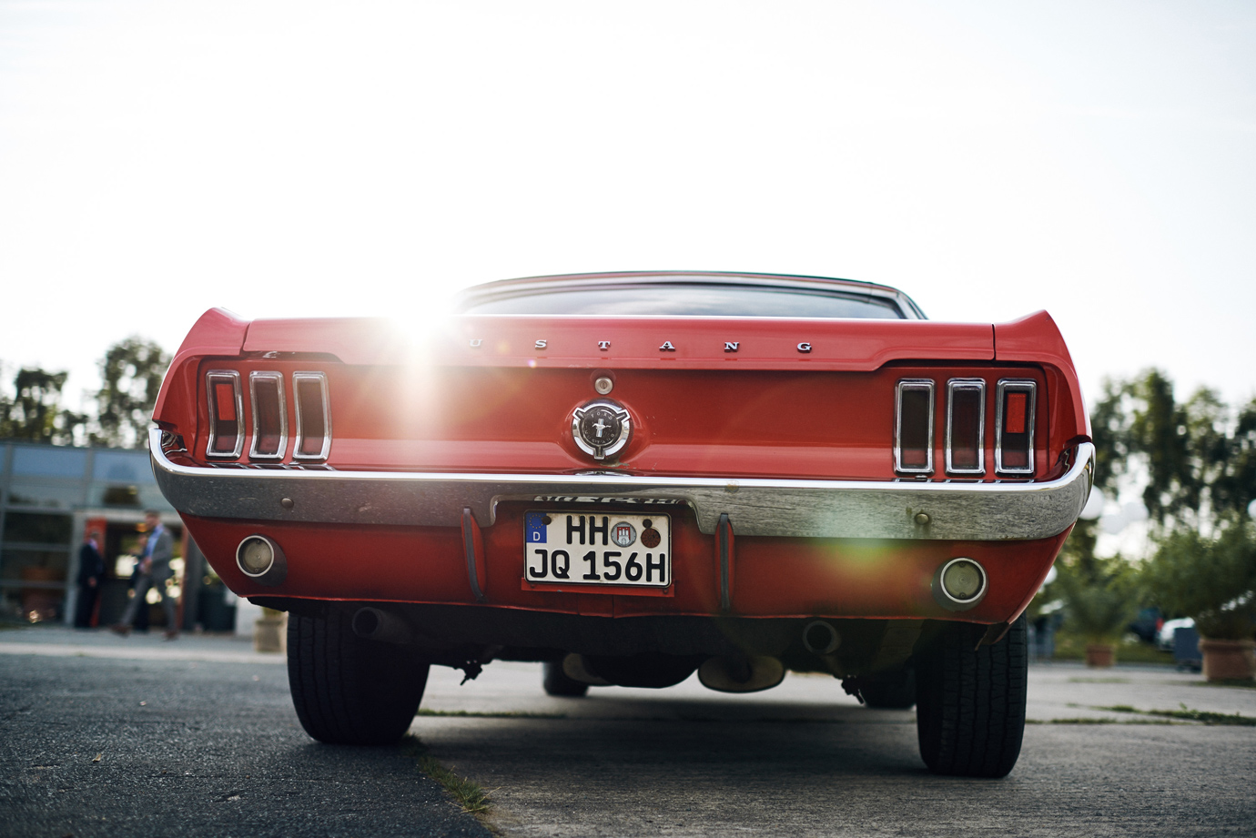 hochzeit roter mustang