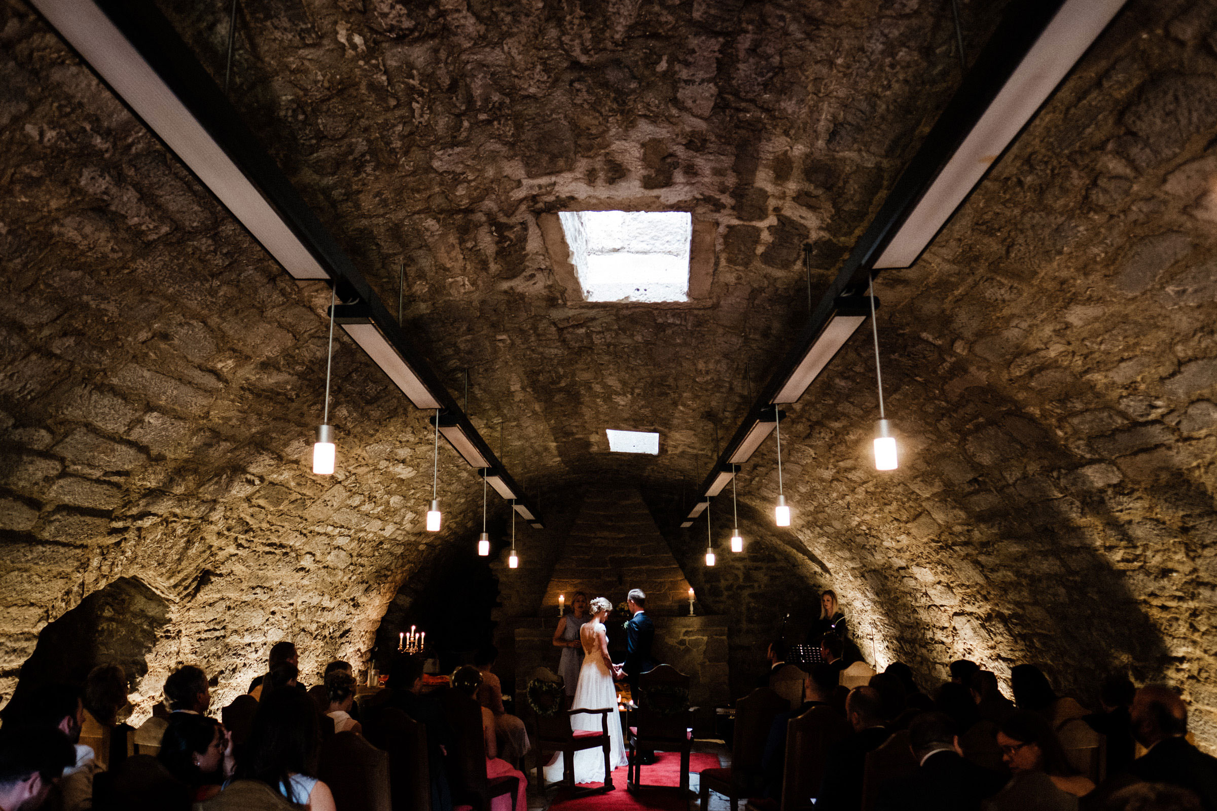 Hochzeit im Gewölbe der Burgruine Hardenberg